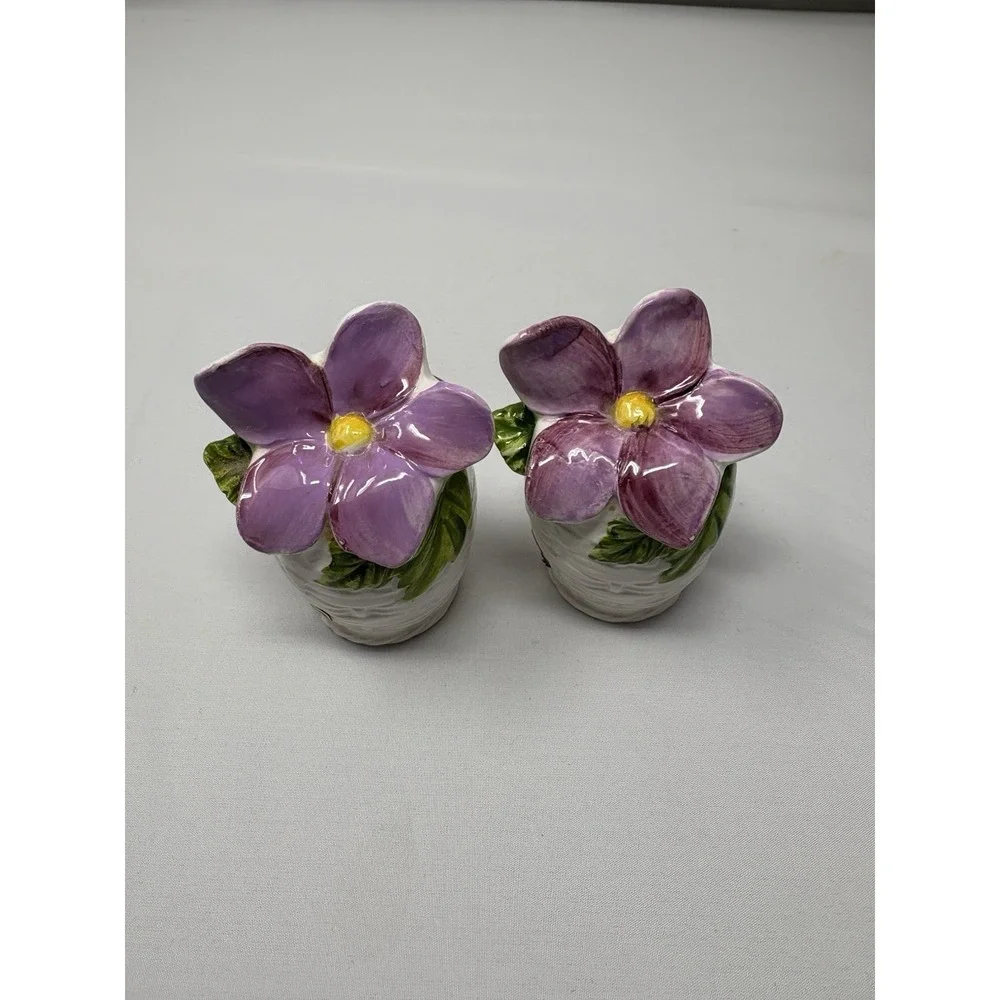 Vintage Lefton China Salt/Pepper Shaker #4474  Purple & Yellow Flower Japan
